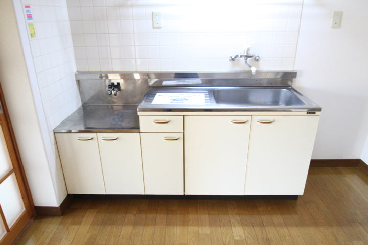 Kitchen. Sink exchange upon request ☆
