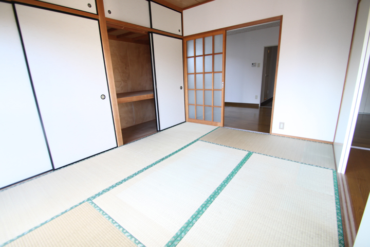 Other room space. Japanese-style room 6 quires