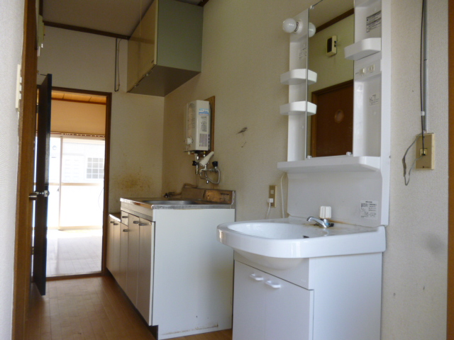 Washroom. Happy! Independent wash basin