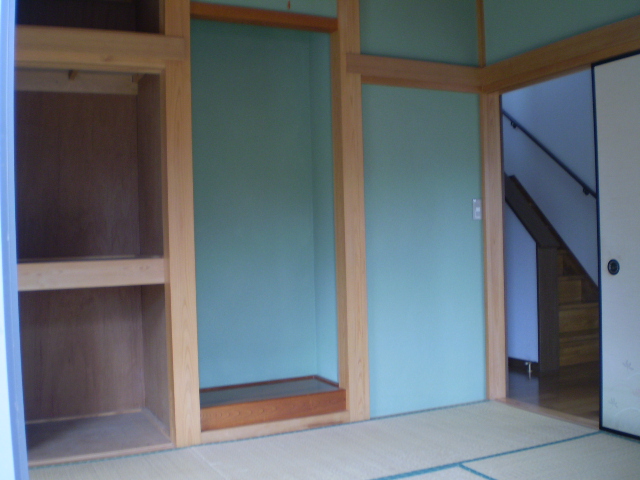 Living and room. Alcove with a Japanese-style room!