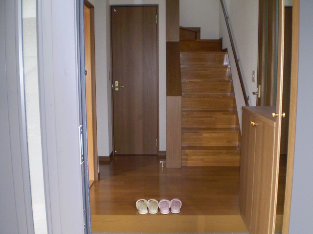Entrance. A spacious entrance