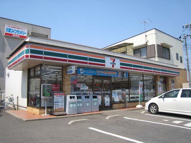 Convenience store. 483m to Seven-Eleven (convenience store)
