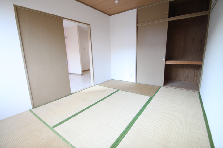 Other room space. Japanese-style ⇒ Western-style changes you ride consultation. 