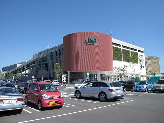 Shopping centre. Iasu Tsukubamade 900m