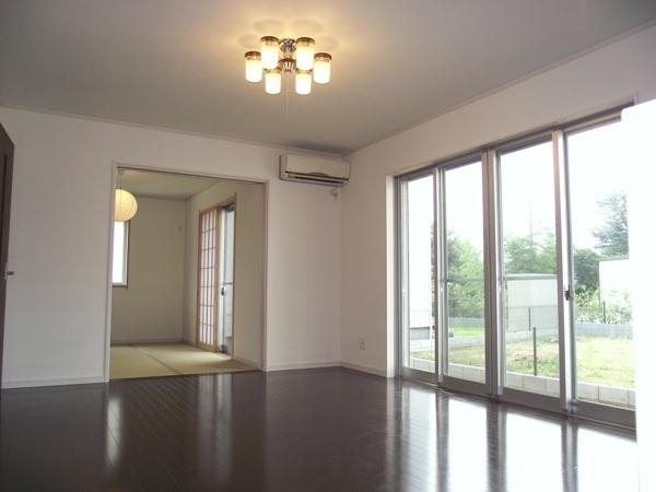 Same specifications photos (living). Same specifications