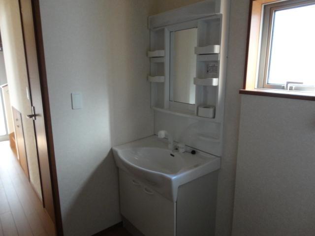 Wash basin, toilet. Vanity room (October 2013) Shooting