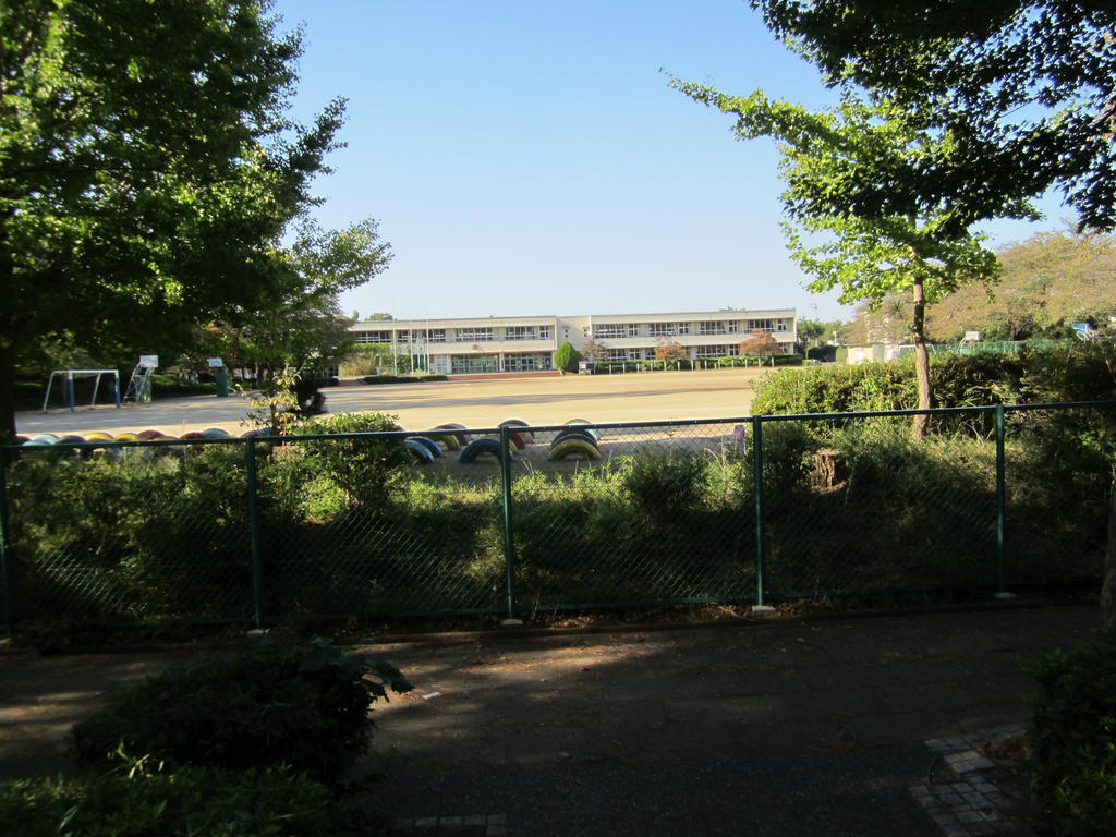 Primary school. 306m to Tsukuba City Minami Teshirogi Elementary School (Elementary School)