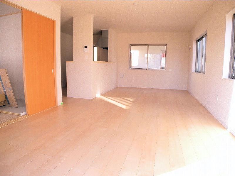 Living. Local (12 May 2013) Shooting