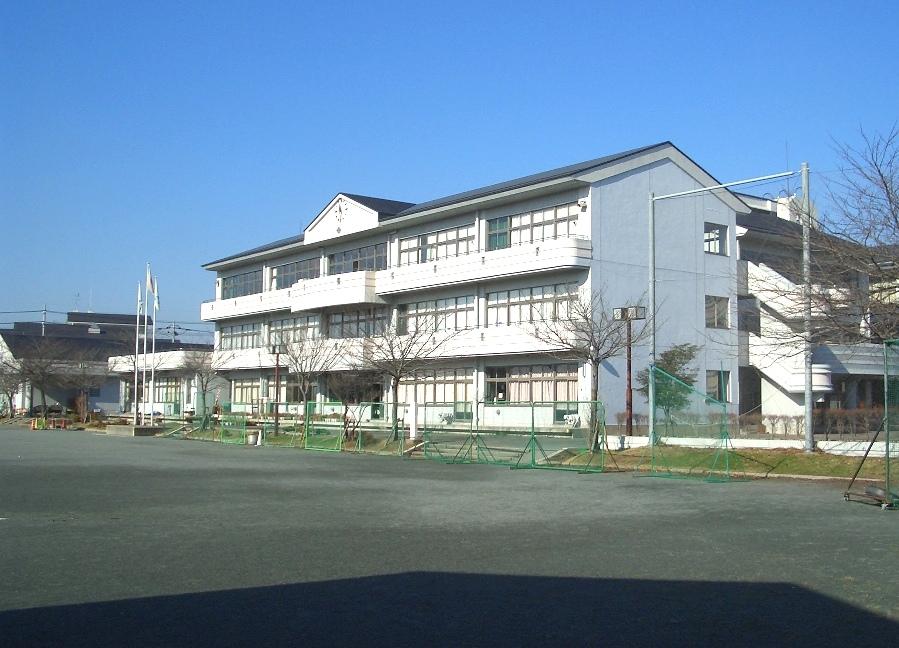 Junior high school. Kokinu 430m until junior high school
