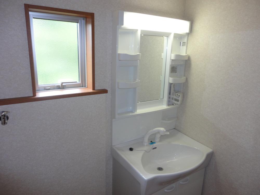 Wash basin, toilet. (1 Building) same specification