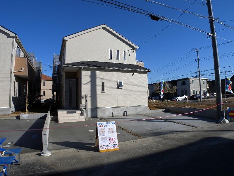 Local photos, including front road. Indoor (12 May 2013) Shooting