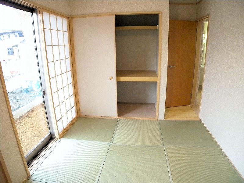 Non-living room. Indoor (12 May 2013) Shooting