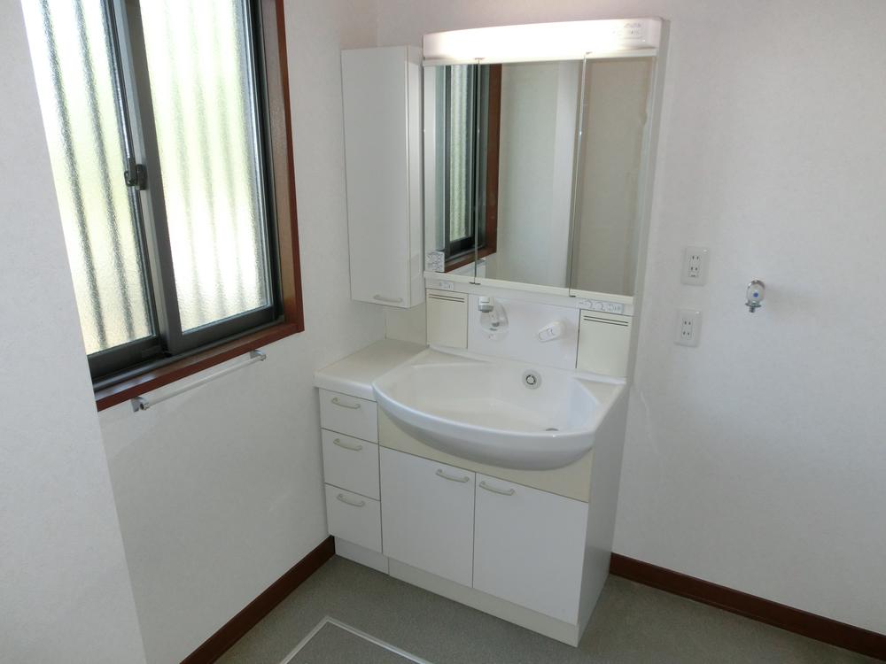 Wash basin, toilet. Basin dressing room of spread