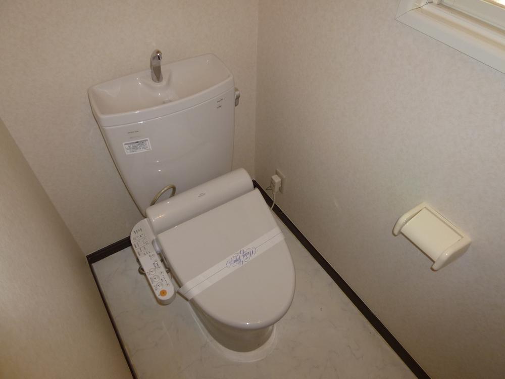 Toilet. Indoor (01 May 2014) Shooting