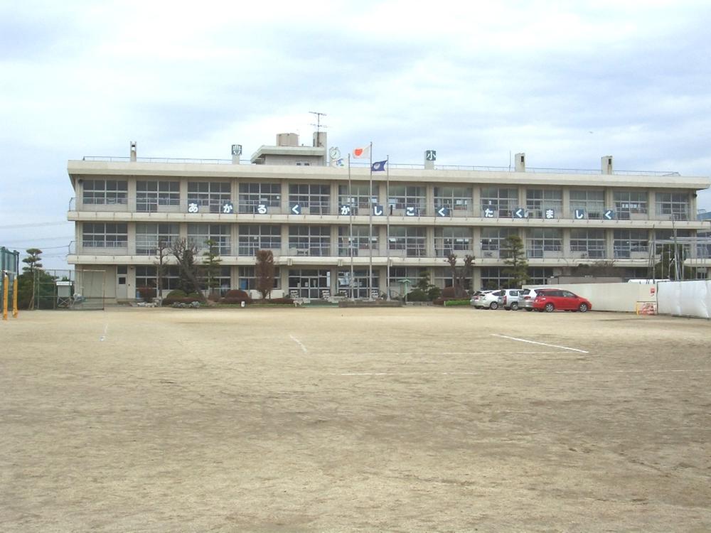 Primary school. 320m to Yutaka elementary school