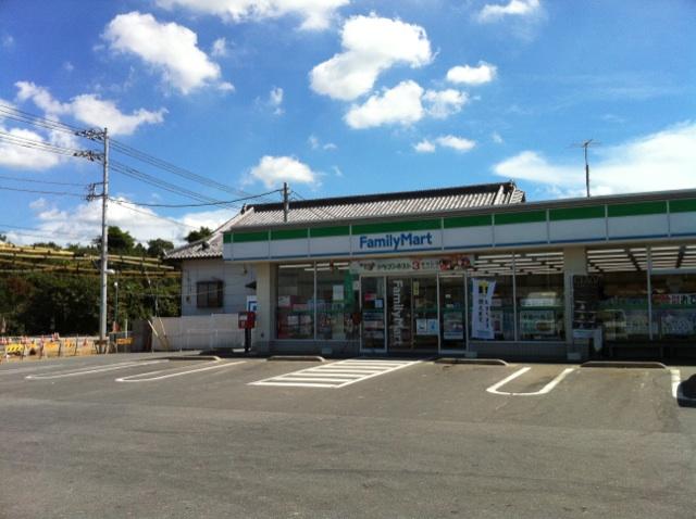 Convenience store. 604m to FamilyMart Tsukubamirai Yokodai shop