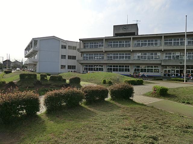 Primary school. Tsukubamirai Municipal Kokinu to elementary school 650m
