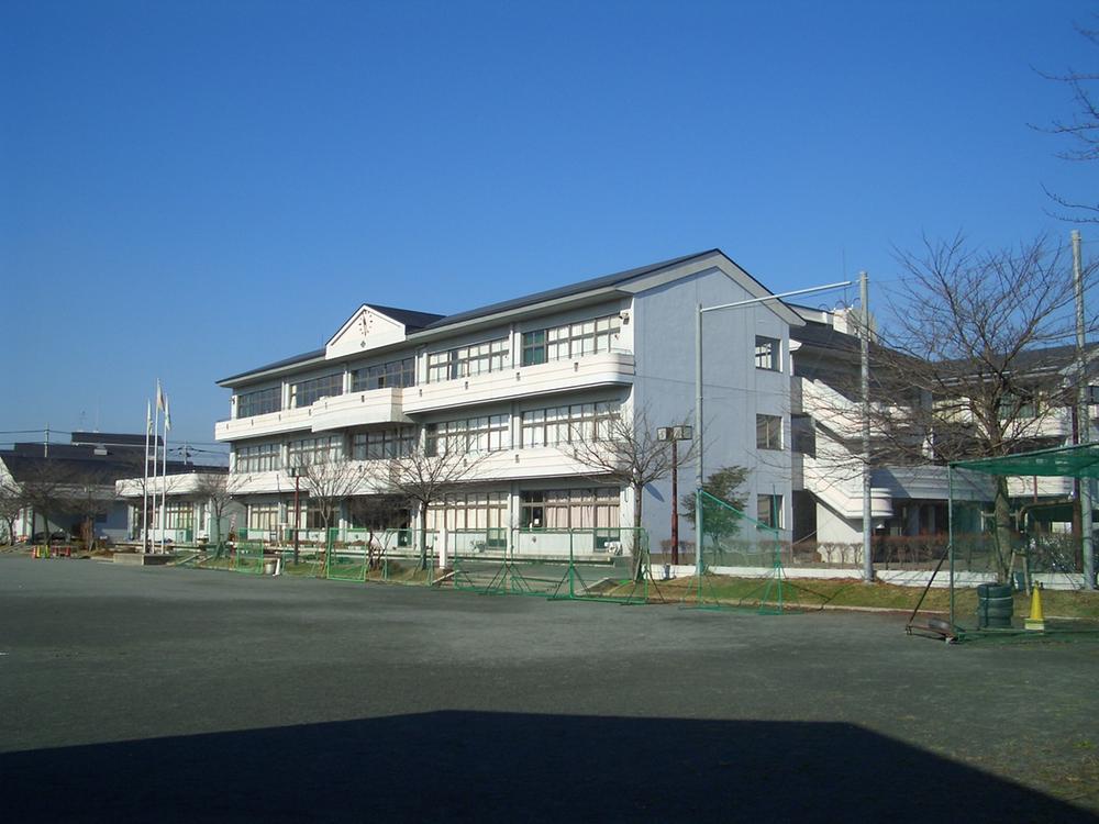 Junior high school. Kokinu 89m until junior high school