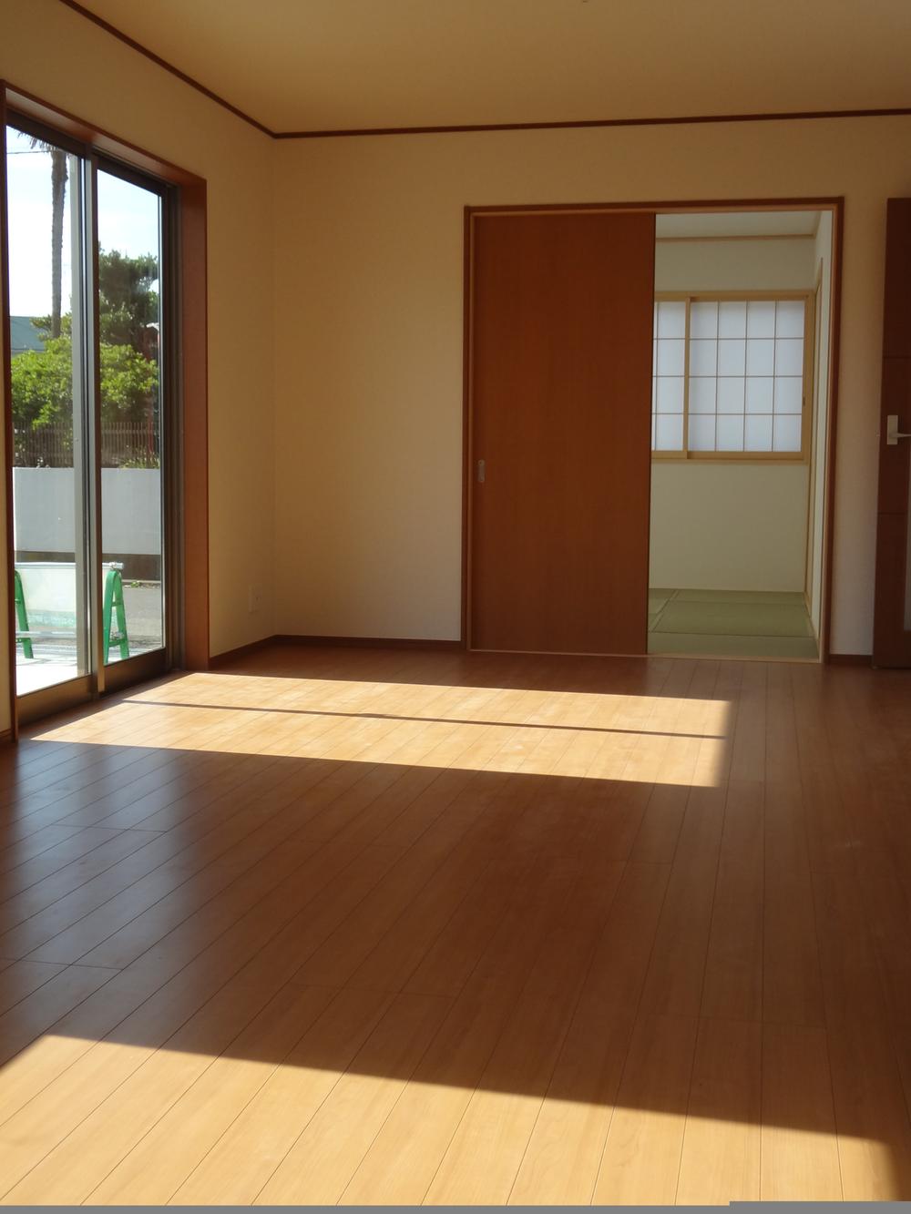 Same specifications photos (living). Building 2 same specifications LDK