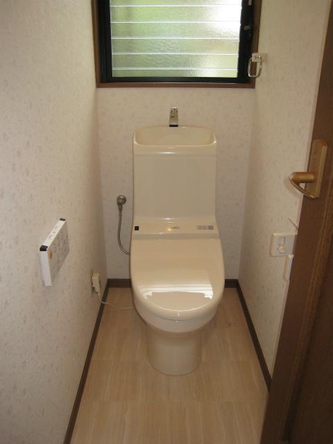 Toilet. Indoor (September 2013) Shooting