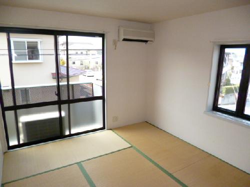 Other room space. South-facing Japanese-style room