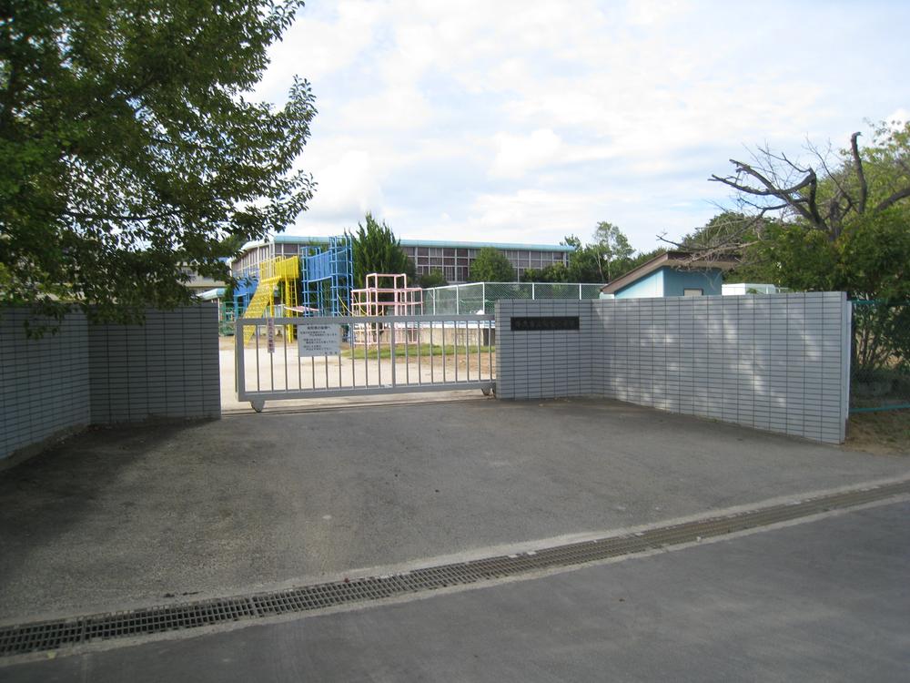 Primary school. Ushiku Municipal Mukodai to elementary school 1145m