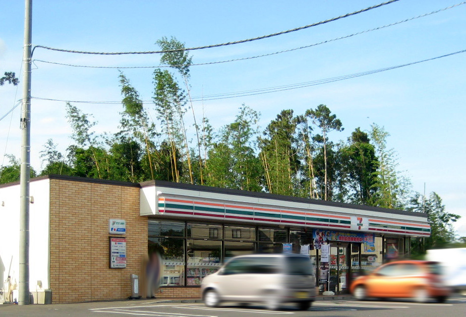 Convenience store. 927m to Seven-Eleven (convenience store)