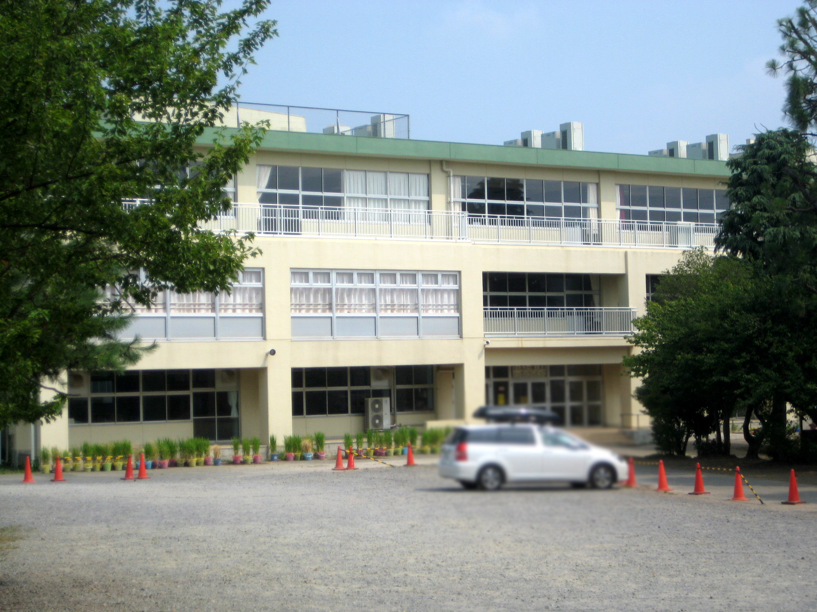 Primary school. Ushiku until the elementary school (Ushiku) (elementary school) 1200m