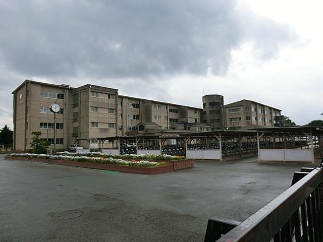 Junior high school. Ushiku stand Ushiku to South Junior High School 2051m