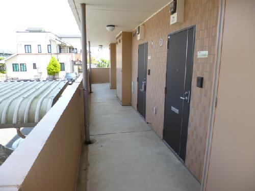 Other common areas. External corridor