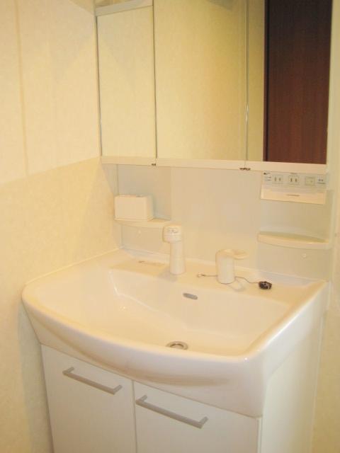 Wash basin, toilet