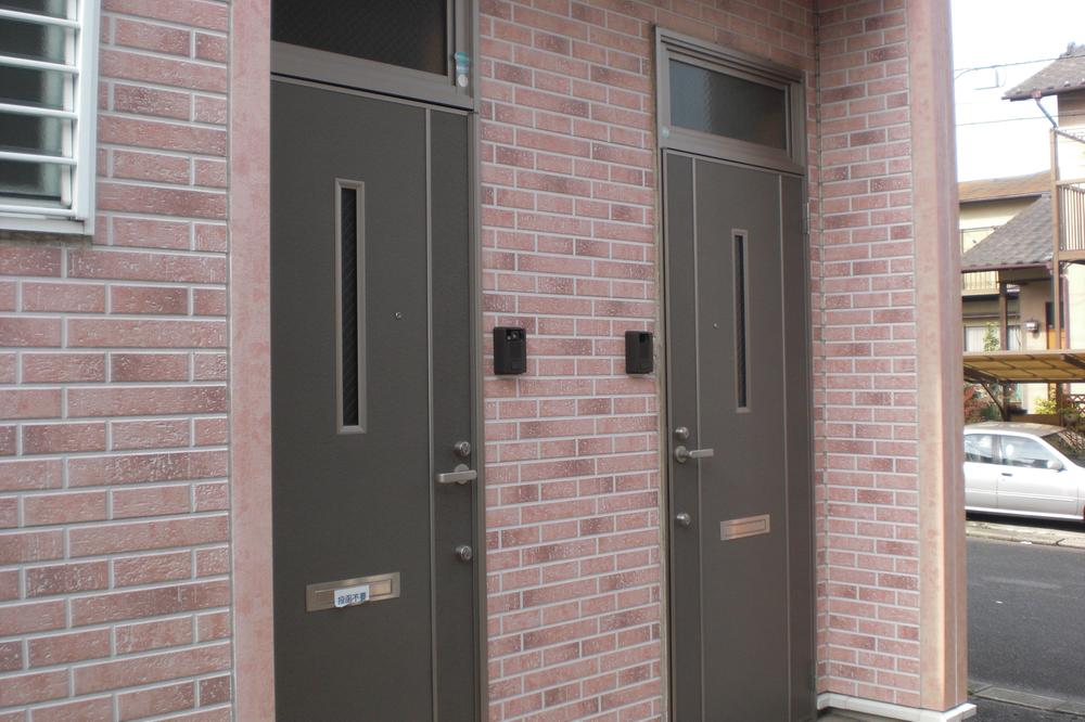 Entrance. The first floor the second floor of the entrance is another, Why not try to apartment management?