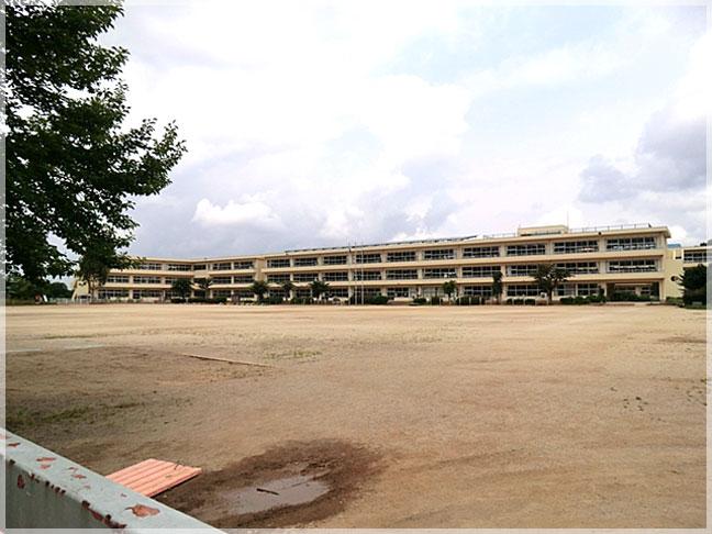 Primary school. Ushiku stand Mukodai 800m up to elementary school