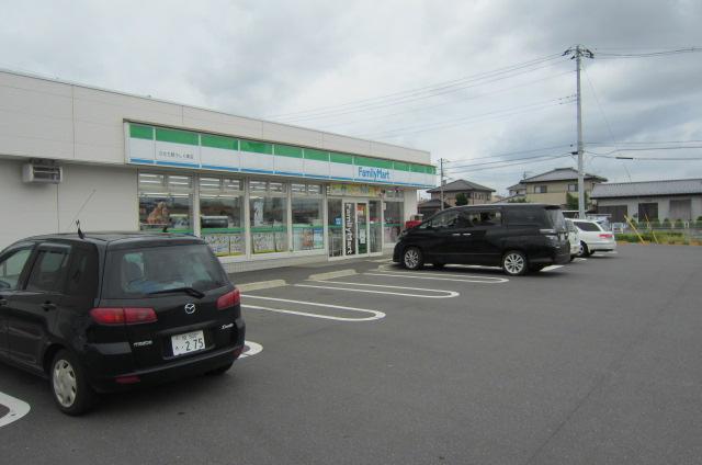 Convenience store. 598m to FamilyMart Ushiku Keisatsushomae shop