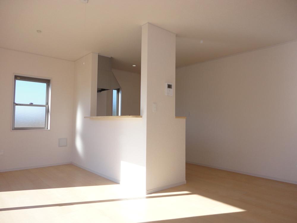 Same specifications photos (living). (Building 2) same specification