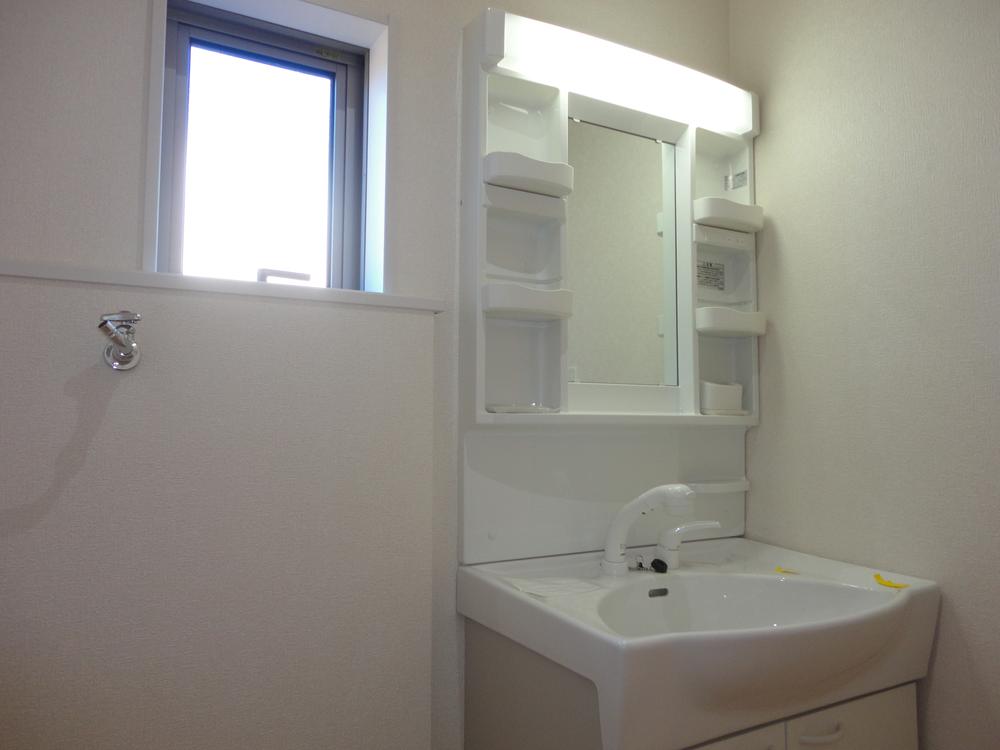 Wash basin, toilet. (Building 2) same specification