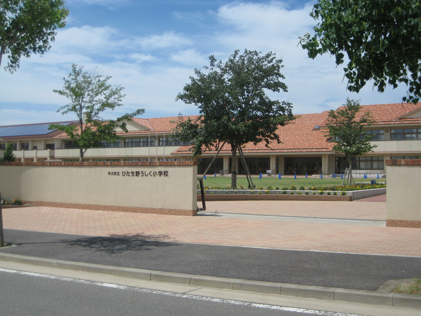 Primary school. Hitachinoushiku up to elementary school (Ushiku) (elementary school) 1200m