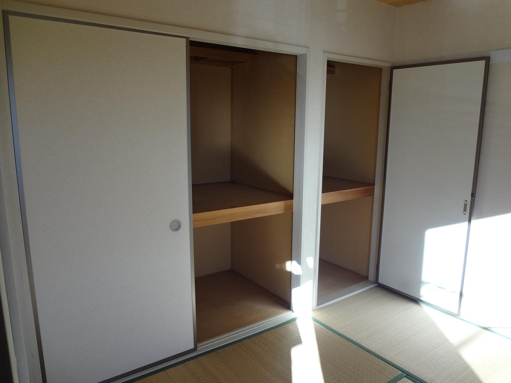 Other room space. Japanese-style storage