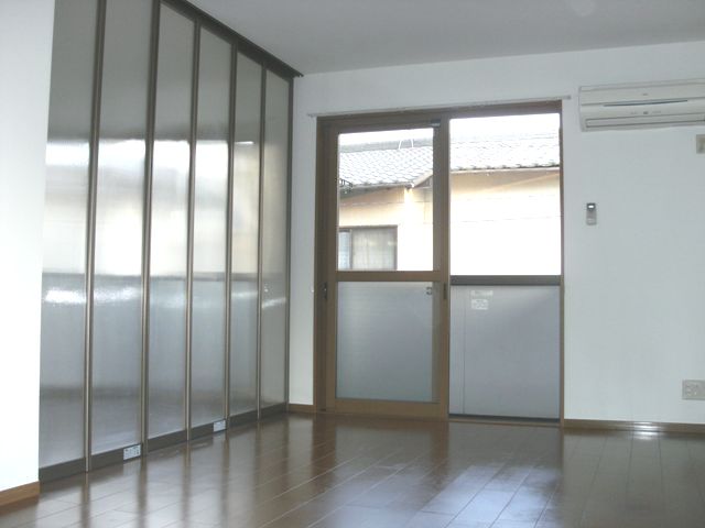Other.  ※ With sliding door