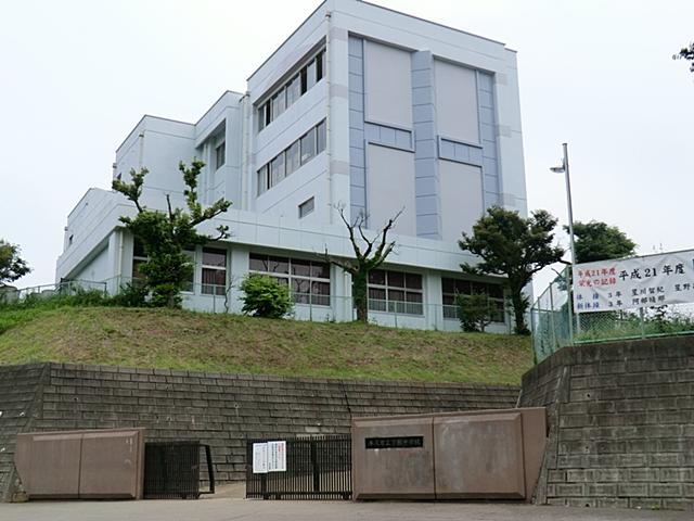 Junior high school. Ushiku stand Gekon until junior high school 3318m
