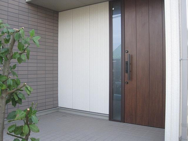 Entrance. Local (August 2013) Shooting