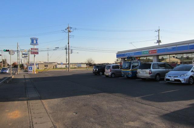 Convenience store. 882m until Lawson Ushiku Kosaka store