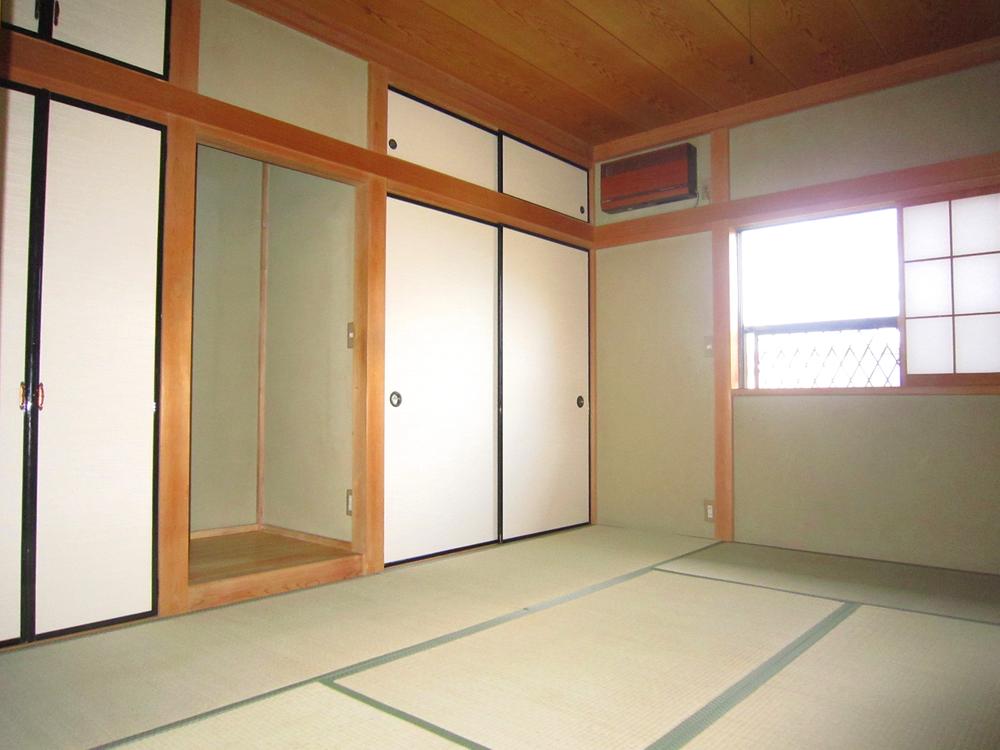 Non-living room. 2F