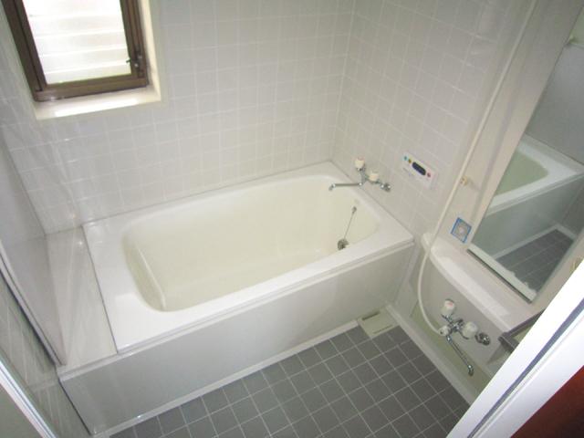 Bathroom. 2F