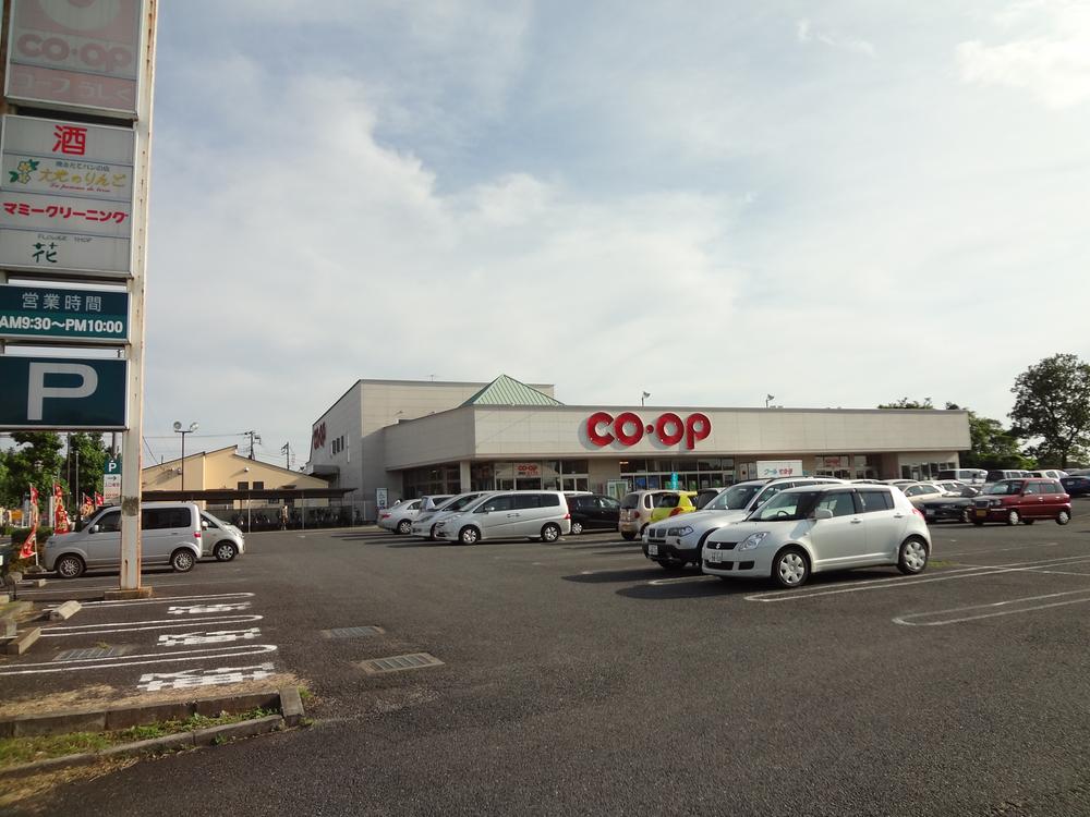 Supermarket. 605m until Coop Ushiku store