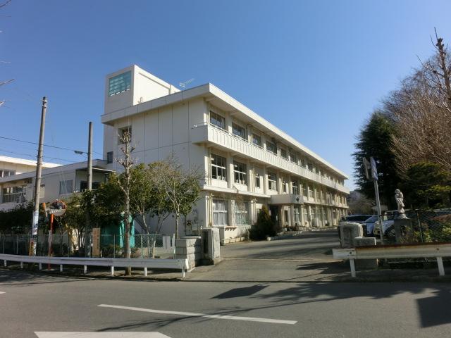 Primary school. Ushiku stand Ushiku 1134m to the second elementary school