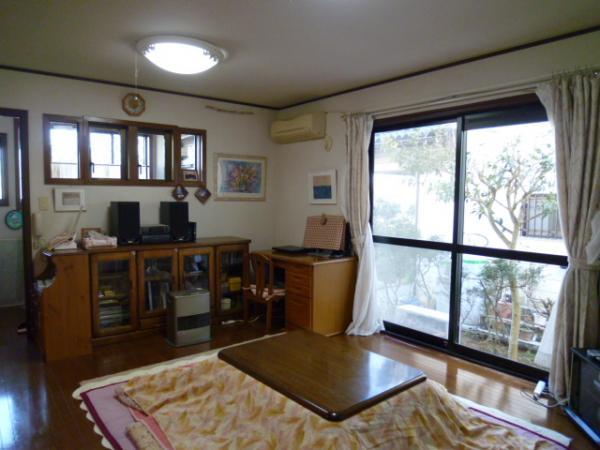 Living. Looking forward to 16 Pledge living arrangement of the furniture