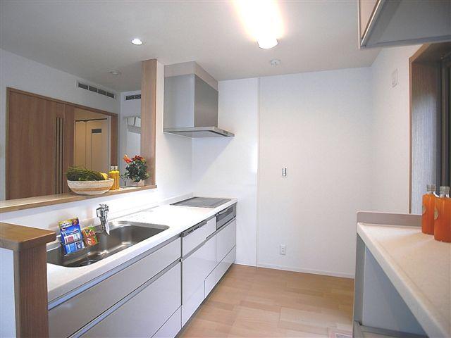 Other local. Always overlooking the kitchen the family. Equipped with a dishwasher. It was an emphasis on functionality and comfort. 