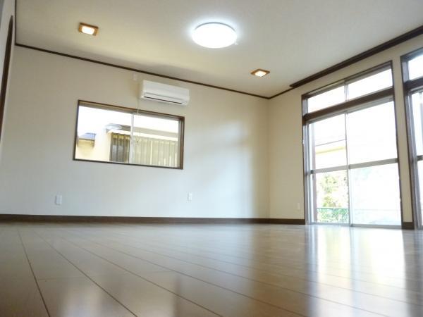 Living. I was stuck living flooring. Finished in a bright, spacious living! It is convenient there is a small window at the top of the large windows.