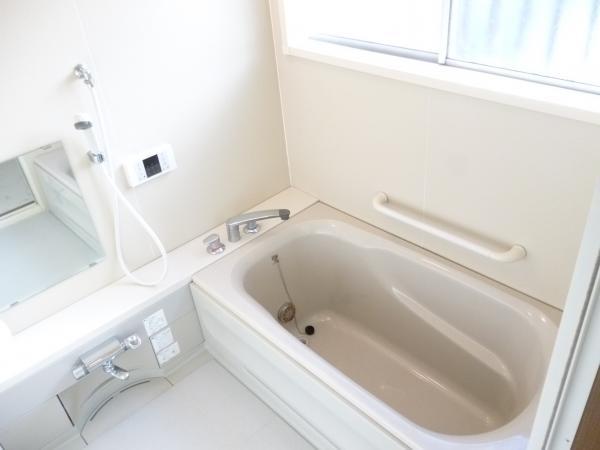 Bathroom. It has become a bath of 1 pyeong type. Please heal the fatigue of the day immersed loose.
